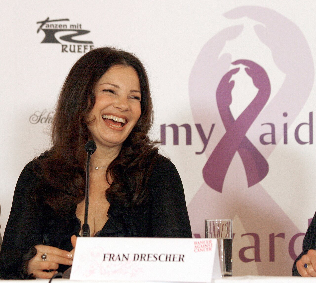 فران ڈریشر (Fran Drescher) نے لمبے سفر میں آرام دہ اور اسٹائلش رہنے کا راز بتا دیا